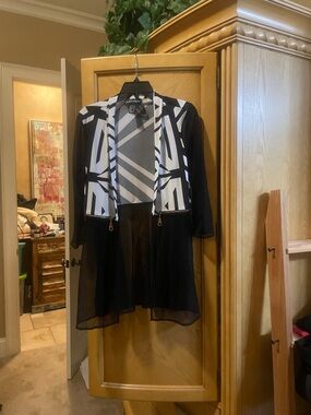 Frank Lyman black and white jacket size 6